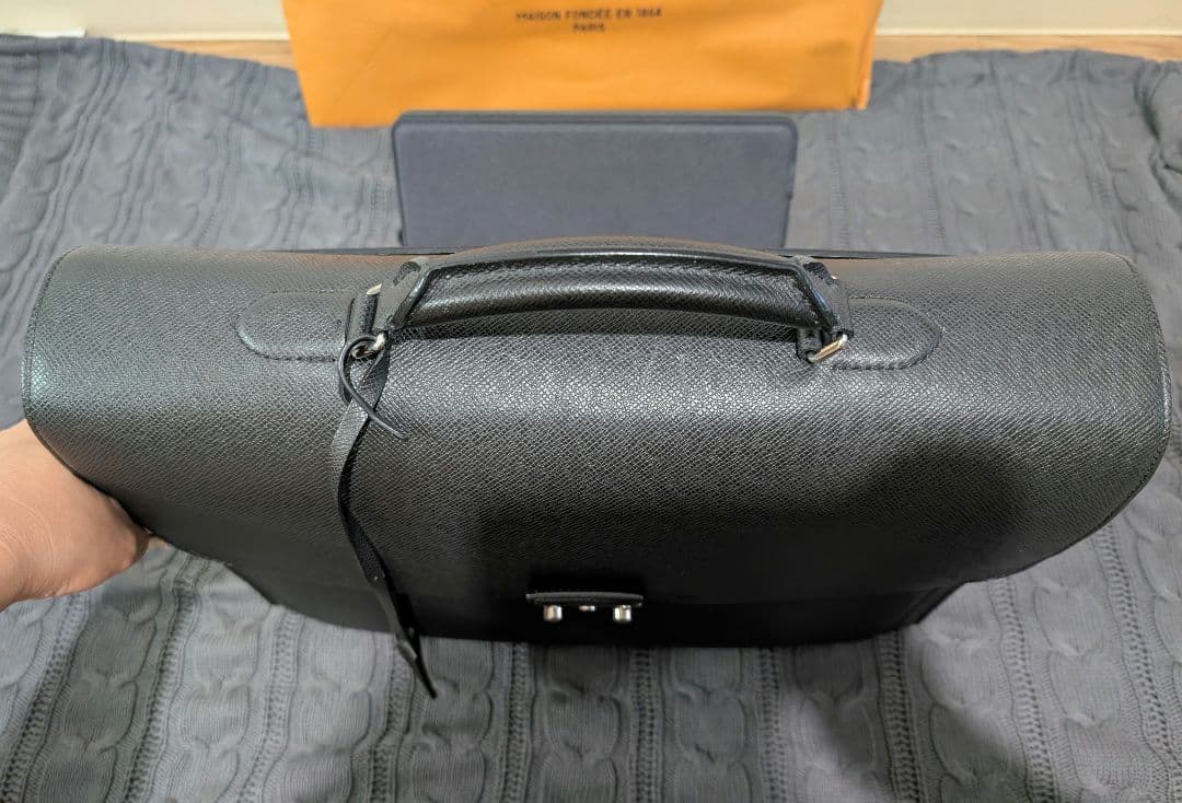 Louis Vuitton タイガ アソシエカルターブル2 ビジネスバッグ