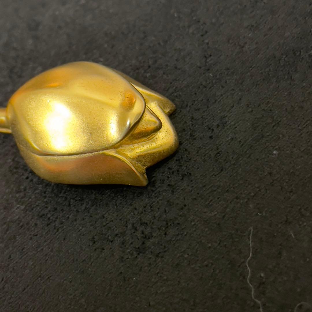 カールラガーフェルド　ヴィンテージブローチ　ゴールドカラー　フラワーモチーフ