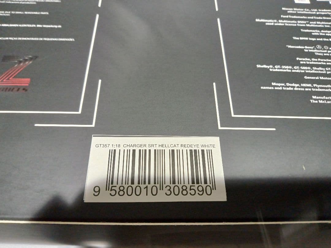 1/18 GTスピリット　ダッジ　チャージャー　ヘルキャット　ミニカー　ホワイト