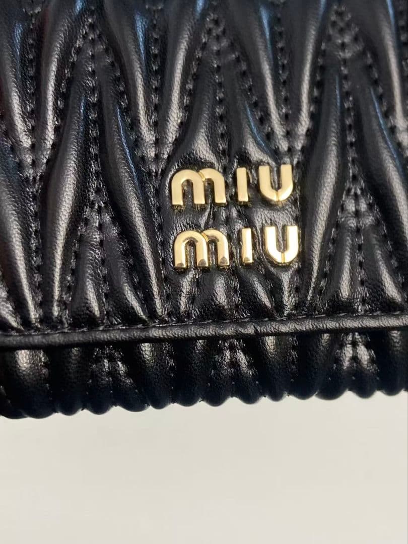 MIU MIU ブラック 三つ折り財布