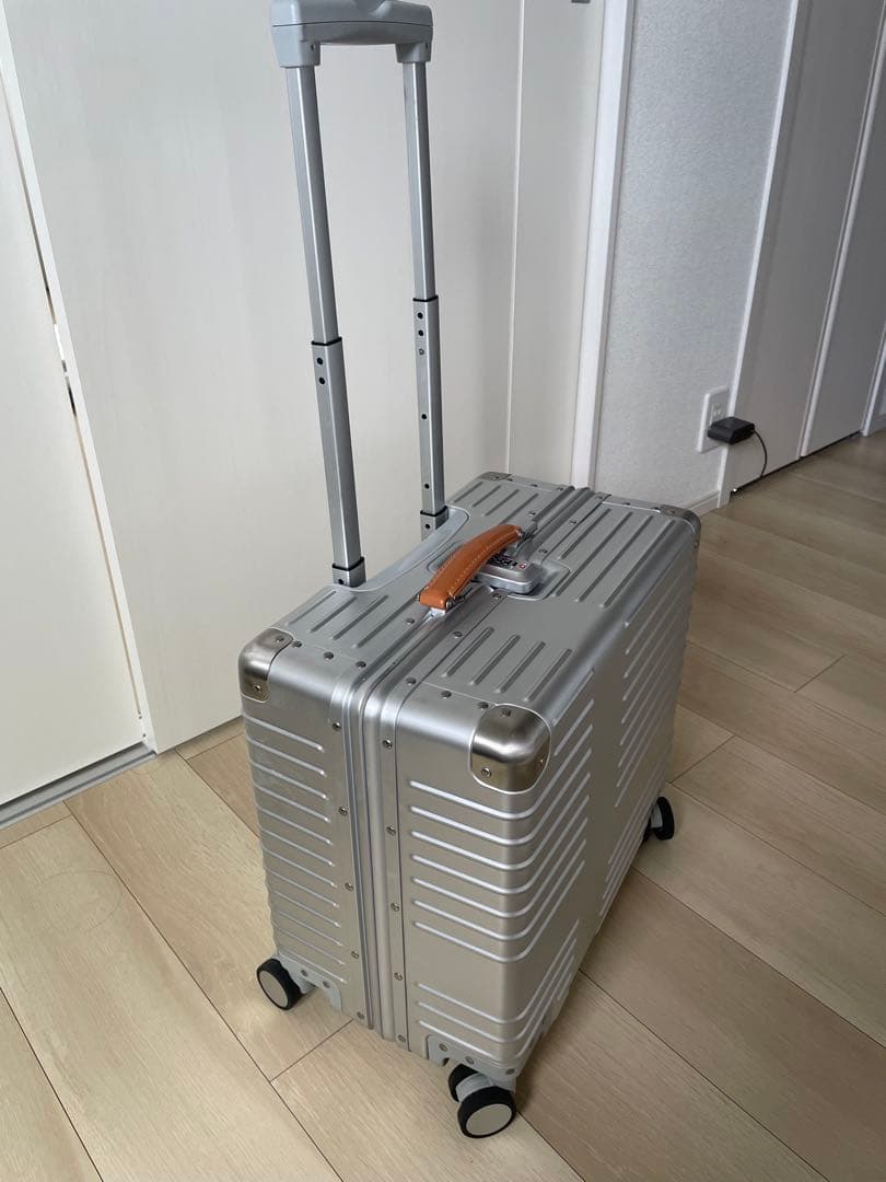 イノベーター INV1611 42L アルミキャリーケース1回使用