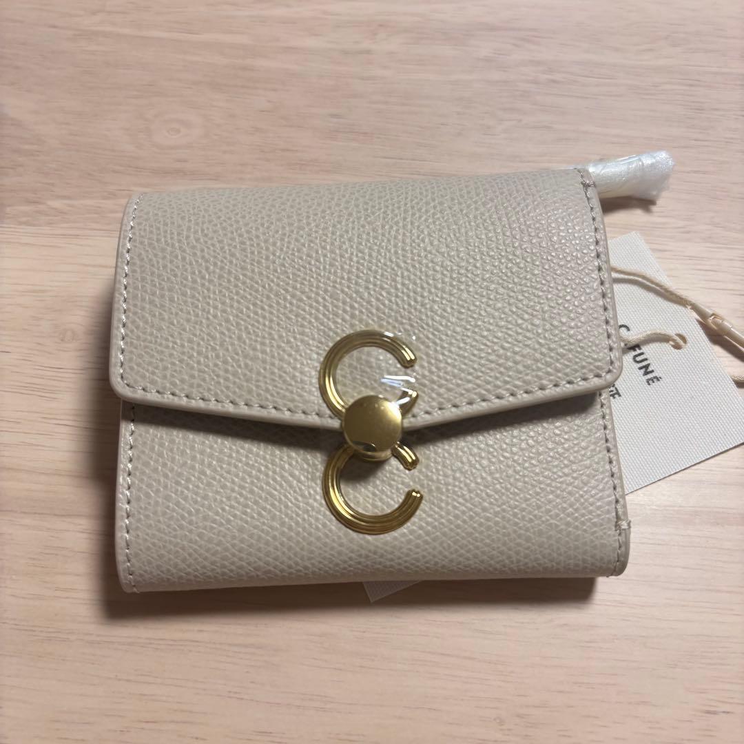 新品未使用タグ付き！ CAFUNÉ ベージュ 三つ折り財布 DOUBLE-C