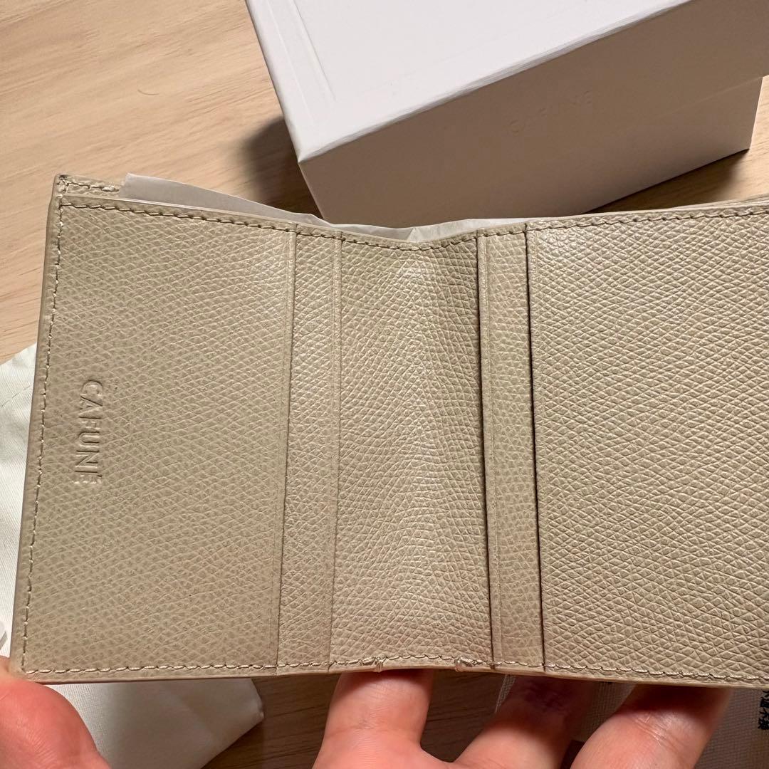 新品未使用タグ付き！ CAFUNÉ ベージュ 三つ折り財布 DOUBLE-C