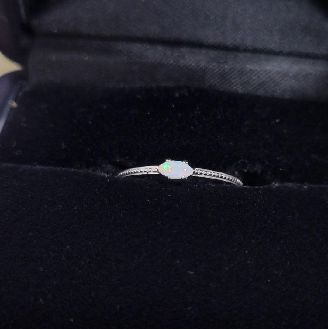 K10ホワイトゴールド オパールマーキスカット アンティーク風ミル打ちリング