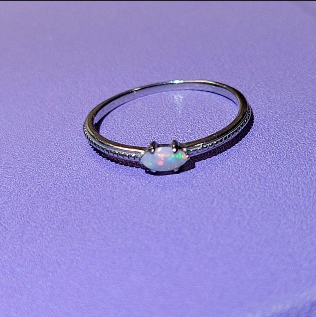 K10ホワイトゴールド オパールマーキスカット アンティーク風ミル打ちリング