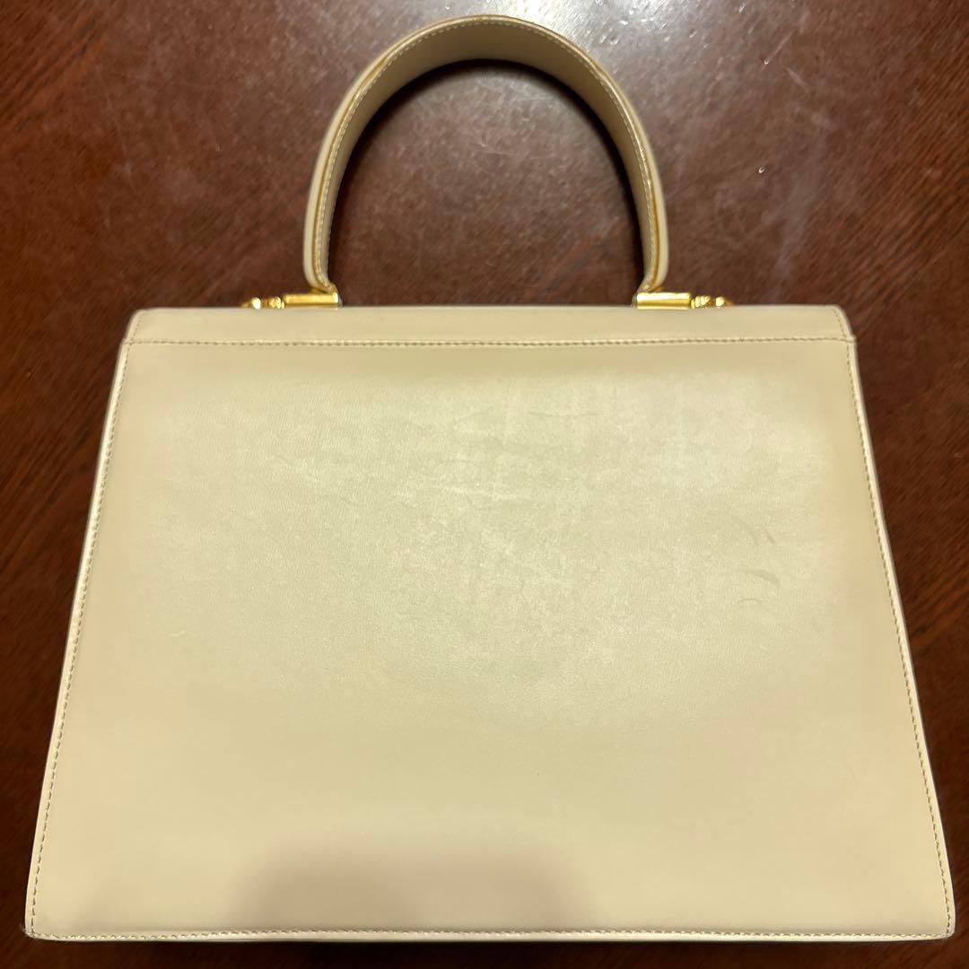 フェラガモ ガンチーニ トップハンドル 白　ショルダー付属