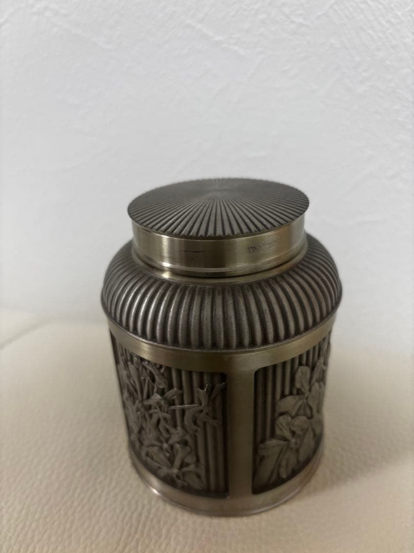 Selangor Pewter フタ付キャニスター 花レリーフ 茶筒