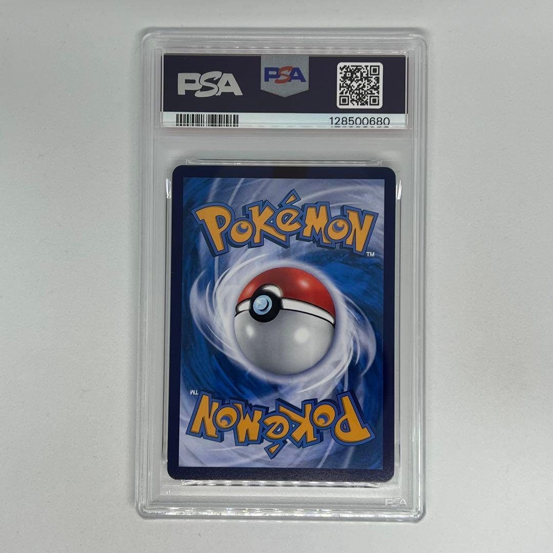 バティックシャツを着たピカチュウ ネイティオ柄【インドネシア語版】