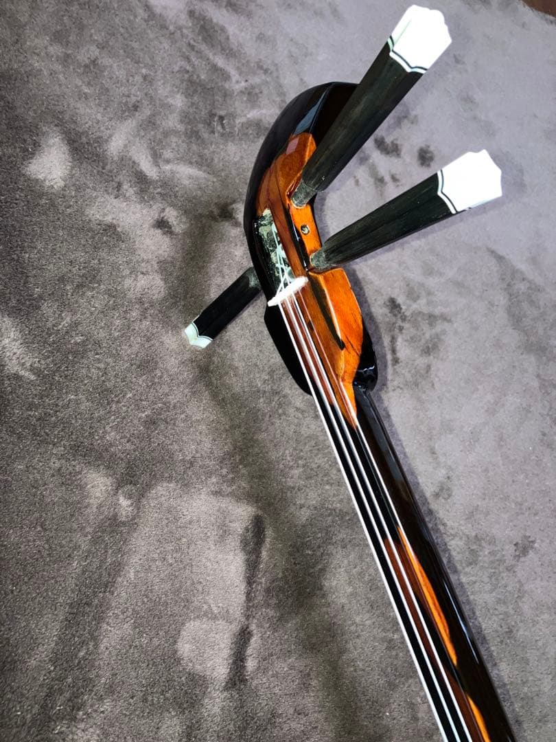 沖縄三線ワンランク上(上質黒檀)真壁型本皮一枚張りスンチ塗り期間限定出品