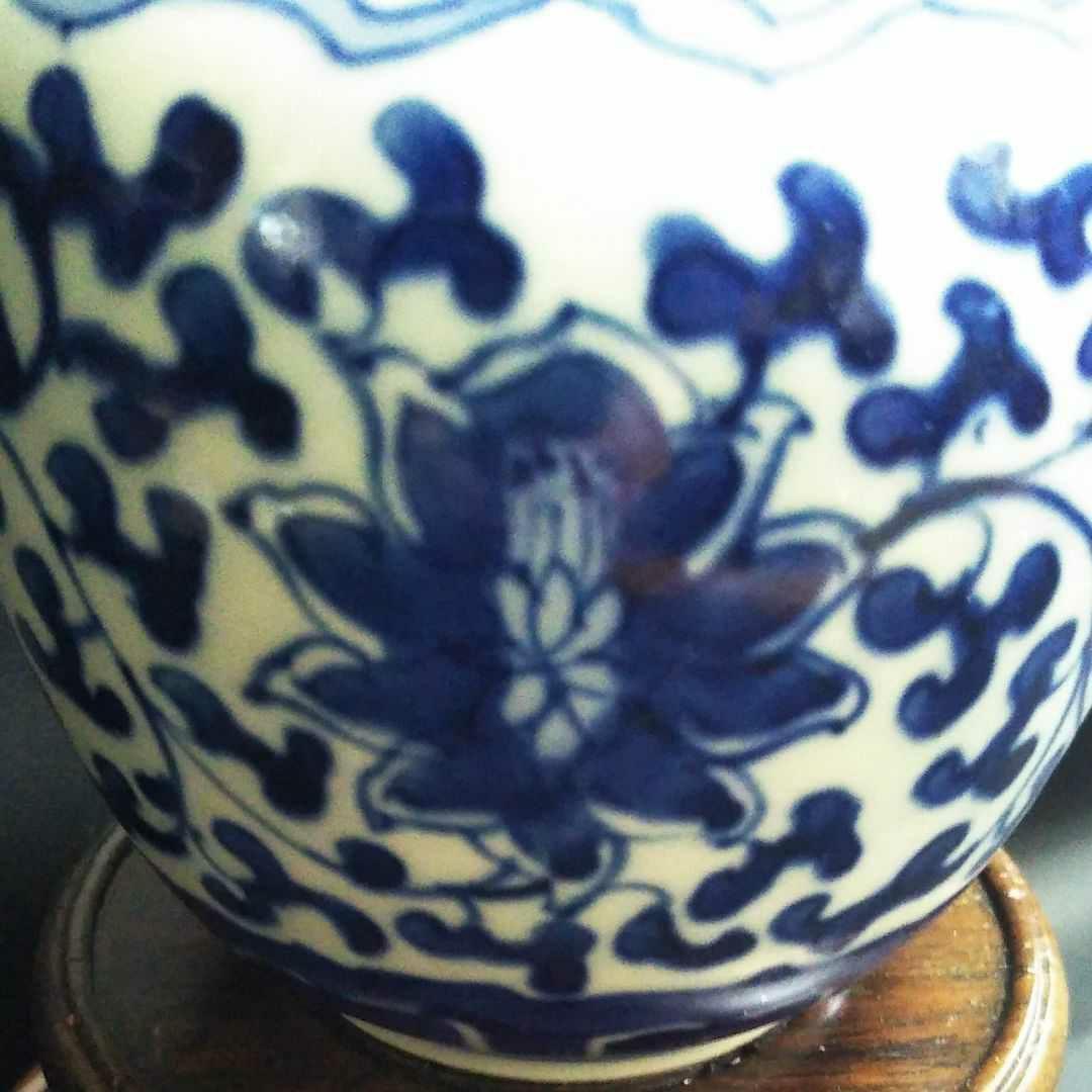 ※中国古美術/青花纏枝蓮弁紋蓋付文壺/(底款:大清康熈年製)