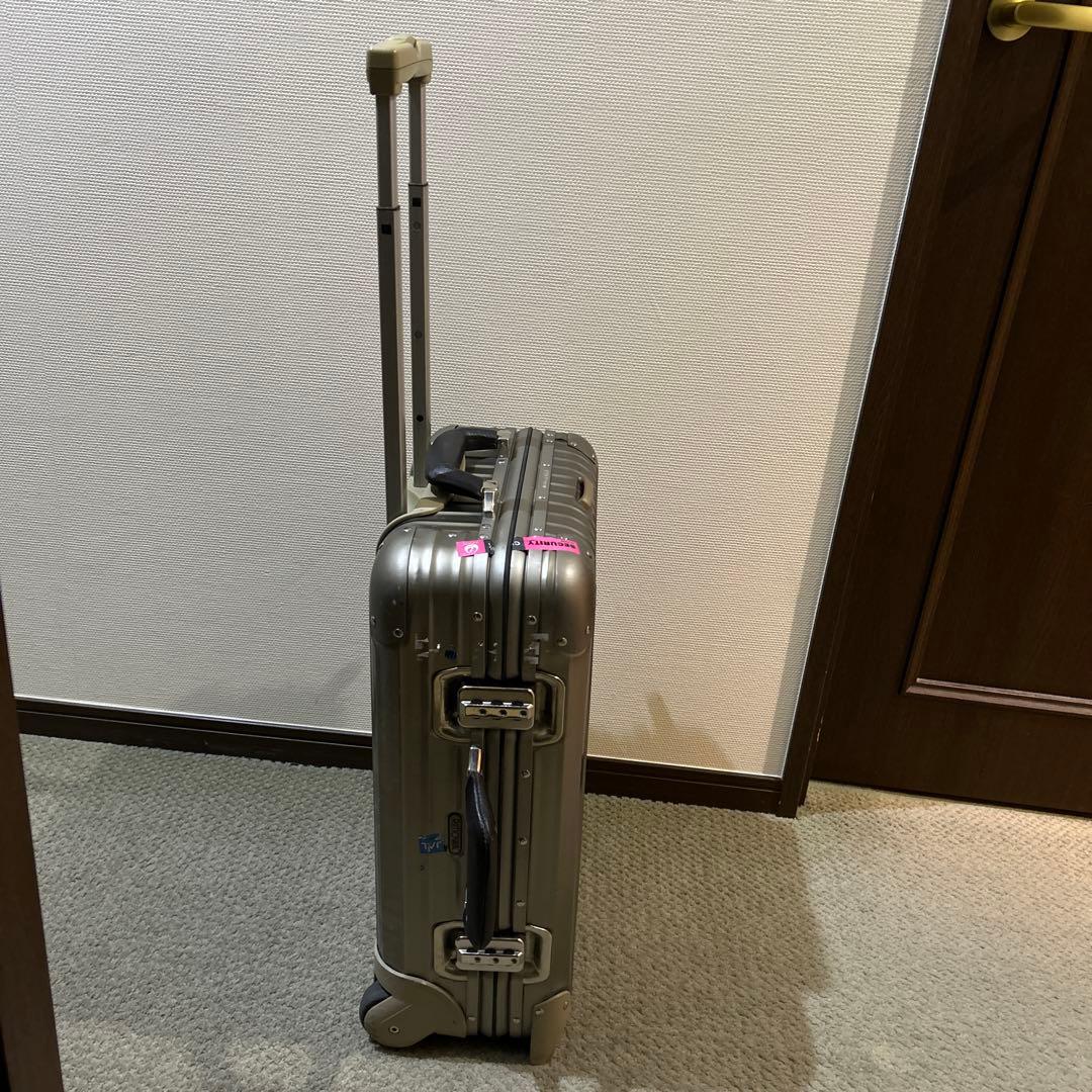 リモワ機内持込キャリーケース2輪