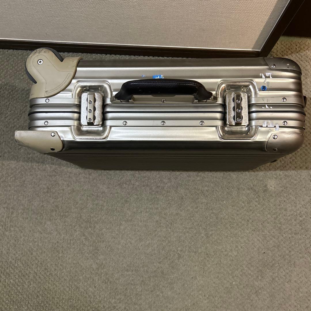 リモワ機内持込キャリーケース2輪