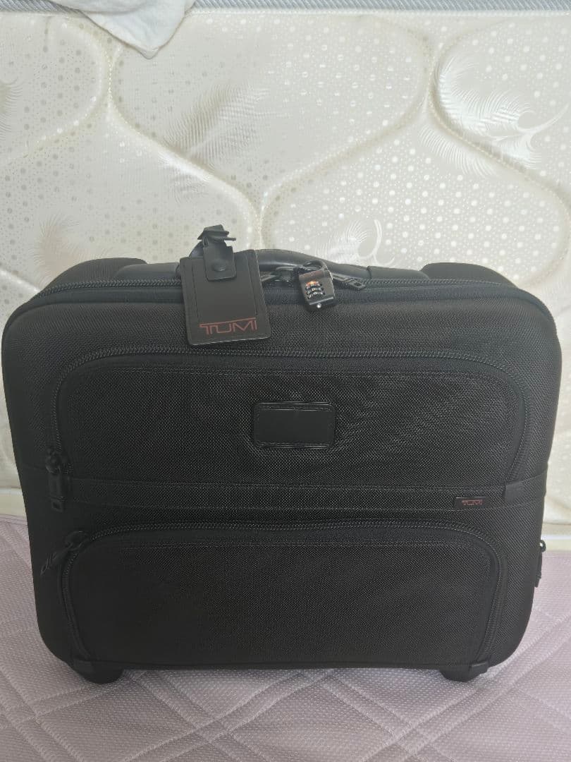 【値下げ】機内持ち込み可能　TUMI ブラック キャリーケース