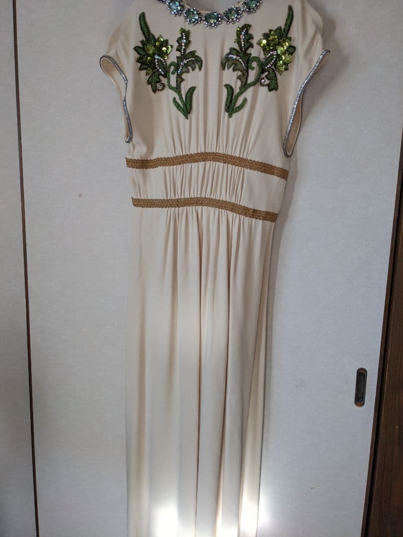 ビーズ刺繍フラワーモチーフロングドレス