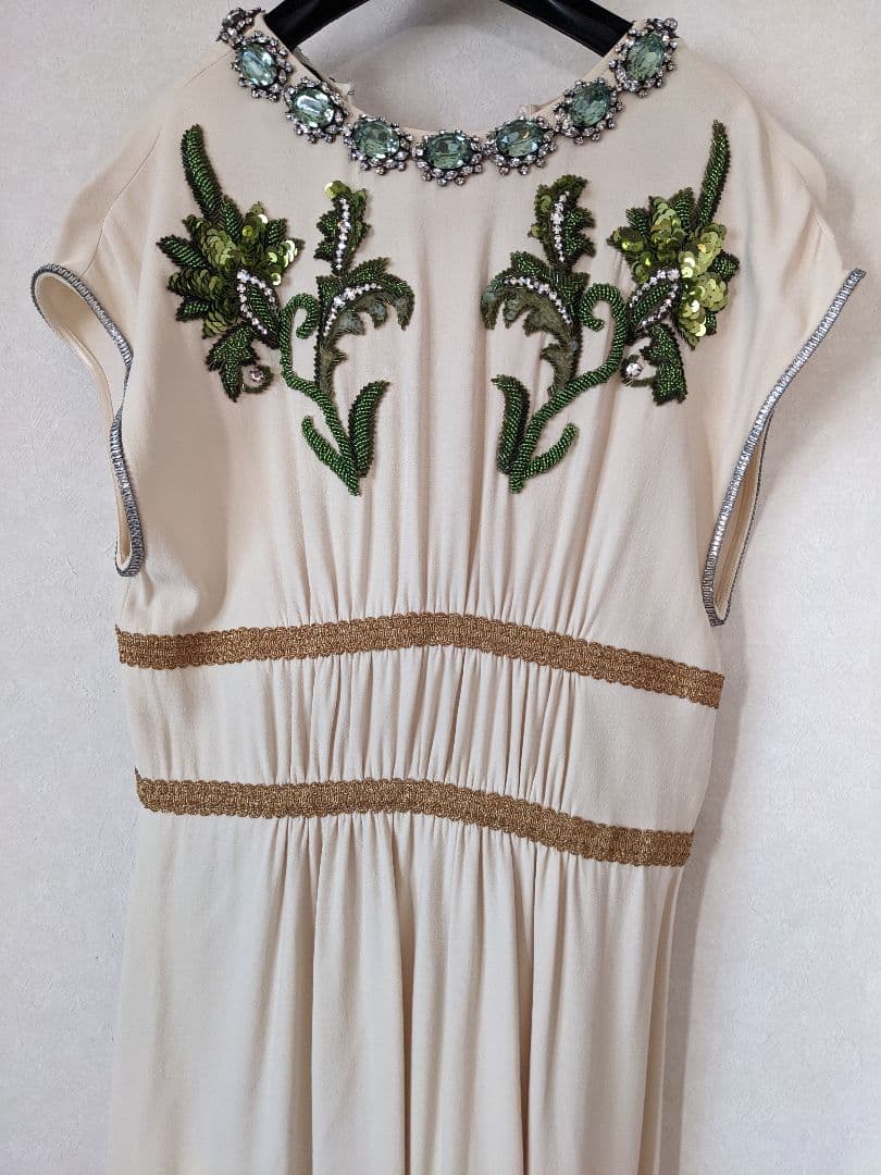 ビーズ刺繍フラワーモチーフロングドレス