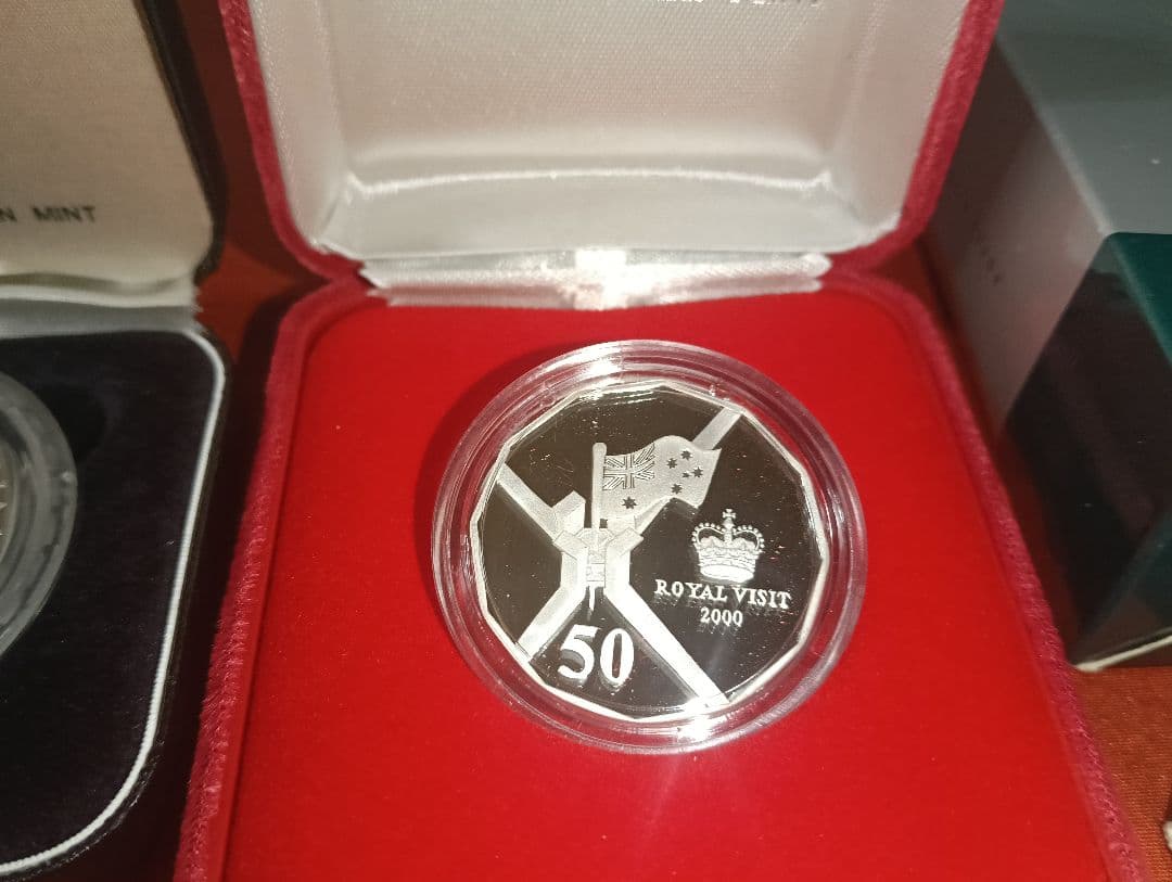 k*i様 希少 オーストラリア記念銀貨2種＆純銀製ビンテージ ベル型チャーム