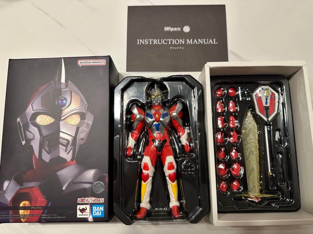 真骨彫 グリッドマン