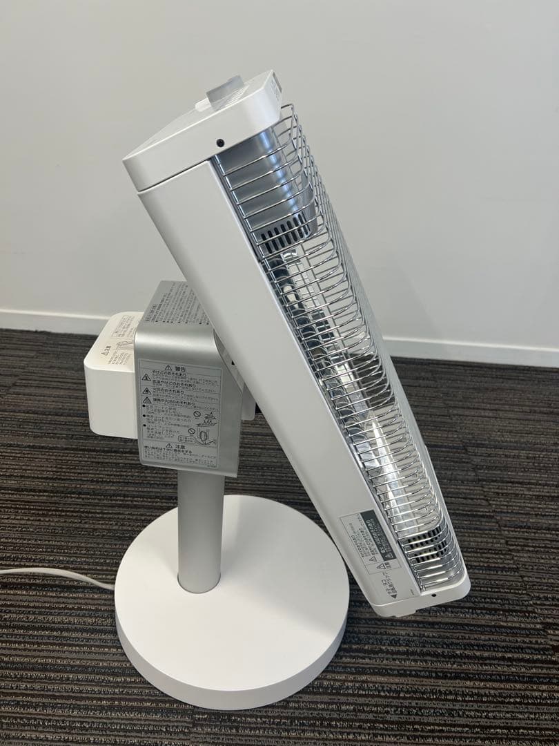 ダイキン　遠赤外線電気ヒーター 人感センサー付き￼