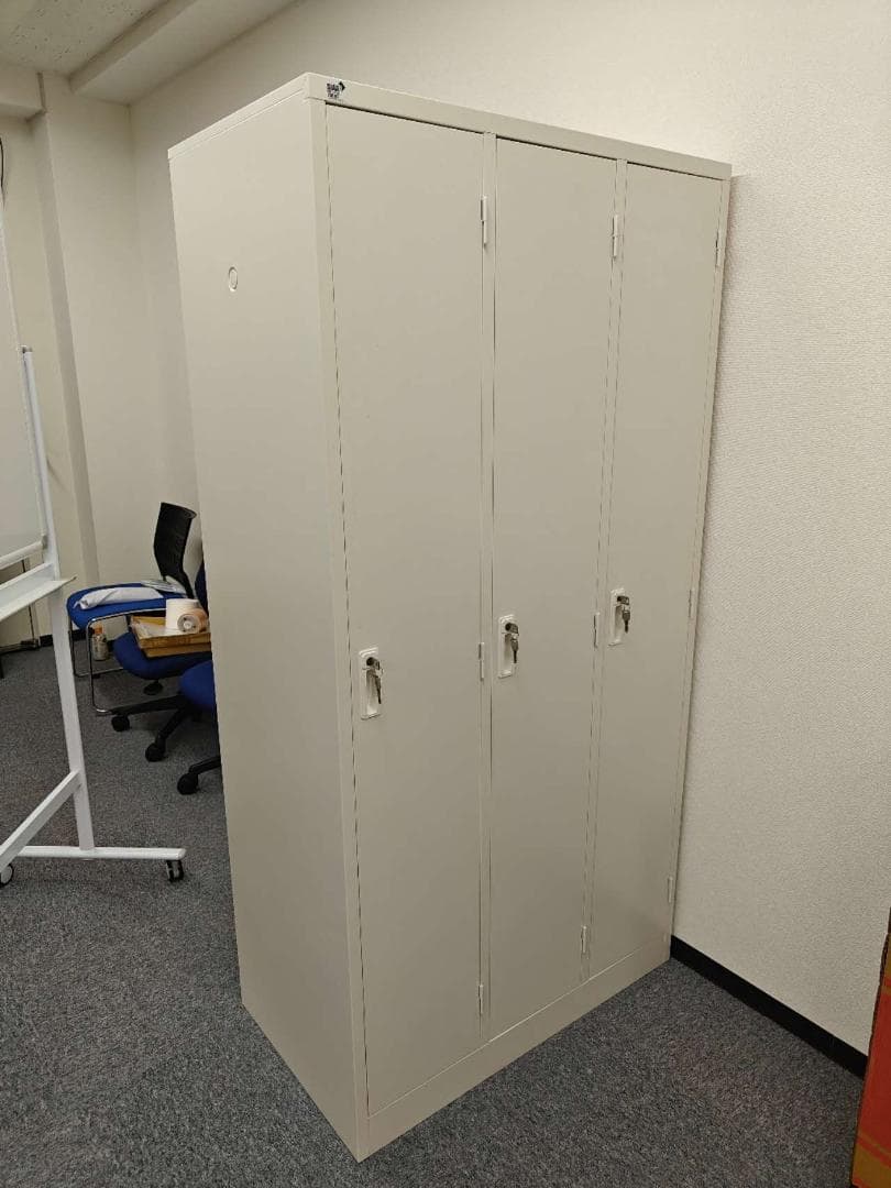 更衣ロッカー（3人用）網棚・カギ付き
