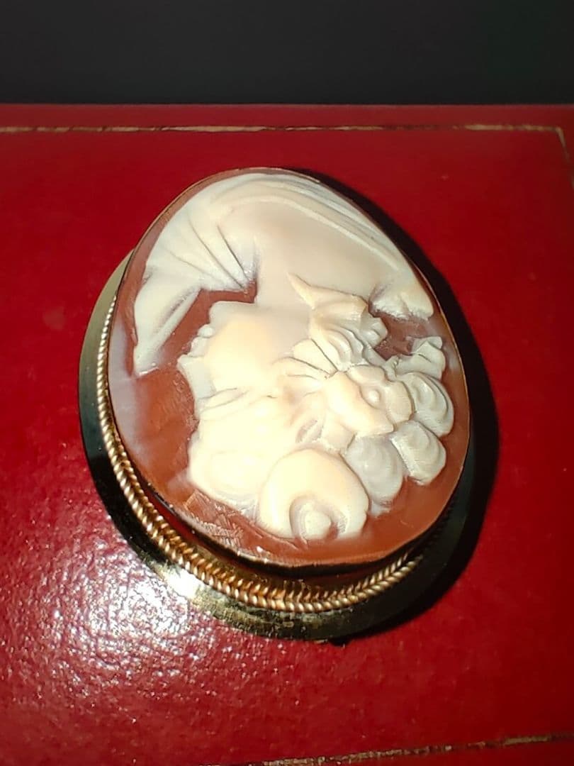 イタリア　ナポリ　18K　シェルカメオ ペンダントトップ/ブローチ
