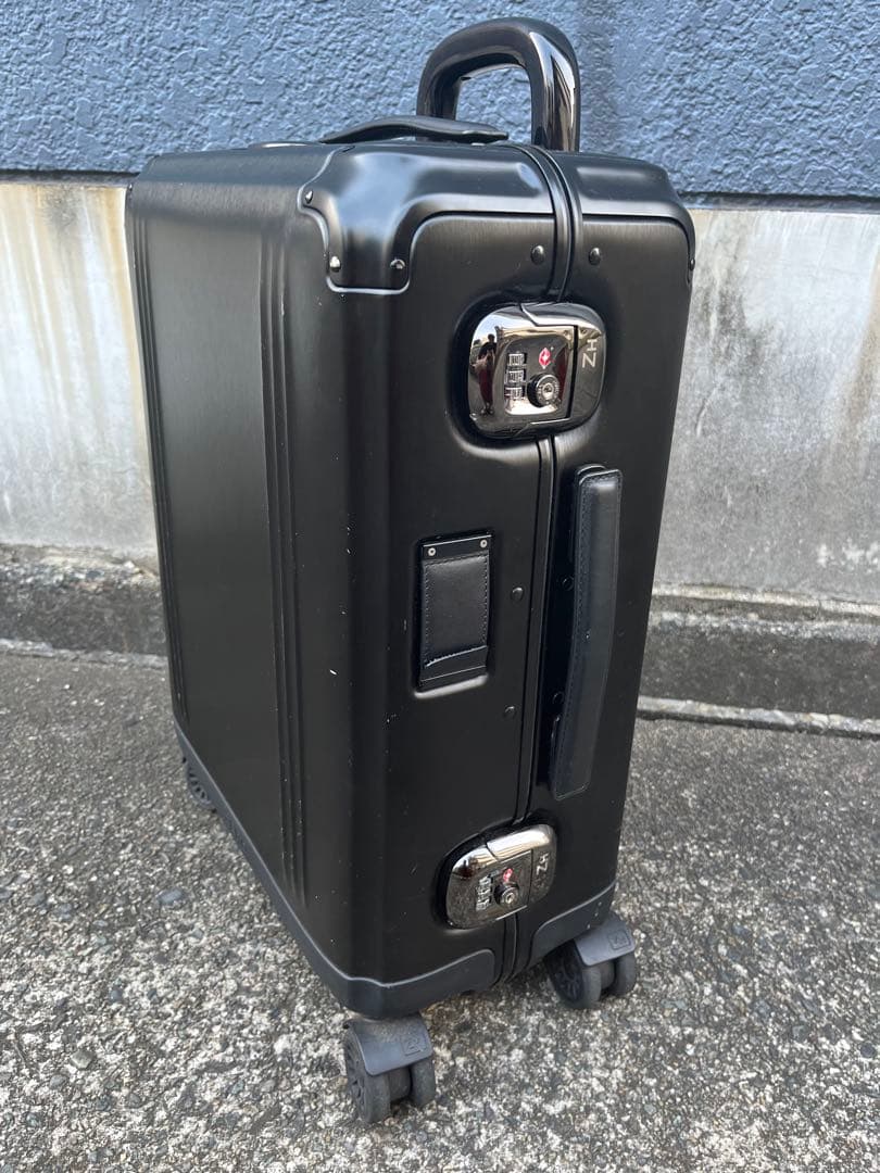 【訳あり】ゼロハリバートンスーツケース