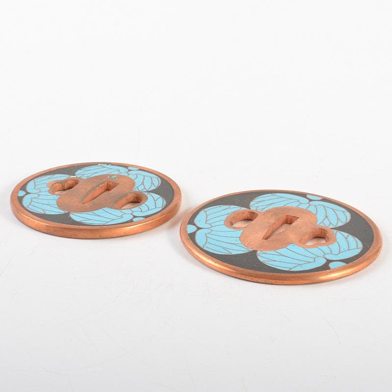 武具　刀装具　銅地　七宝三葉葵紋鍔　一對　桐箱付　C　R7357