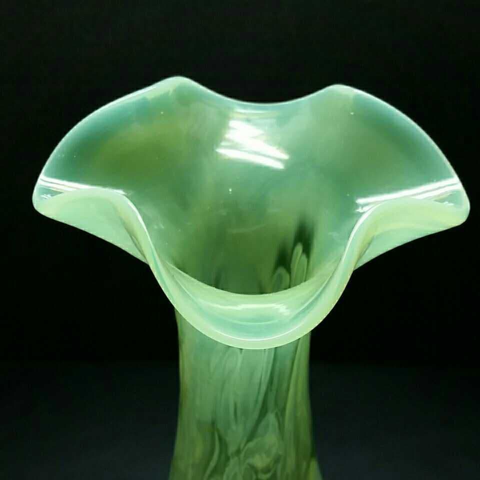 瀬戸内 です 大きな 手吹き ウラン ガラス フラワーベース