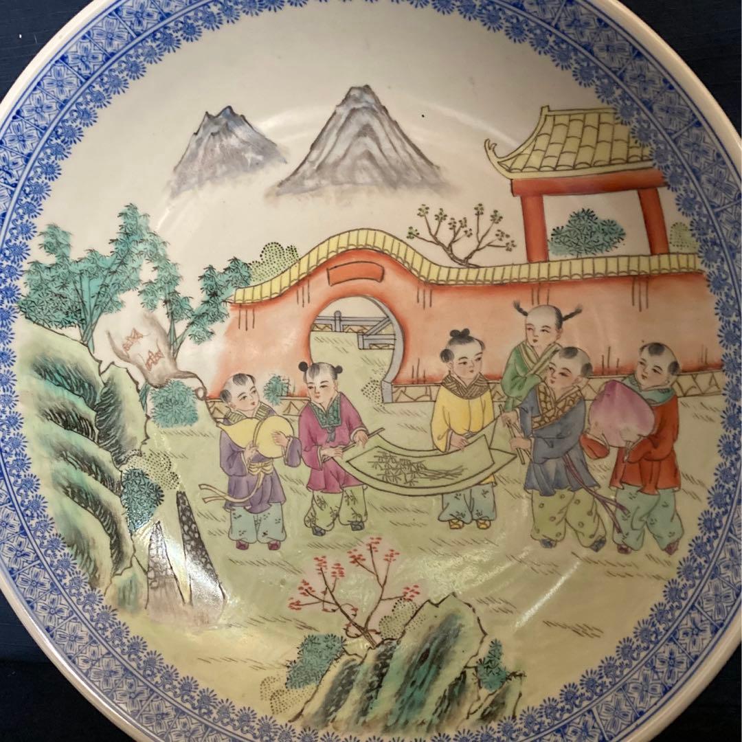 乾隆年製　粉彩唐子文大皿