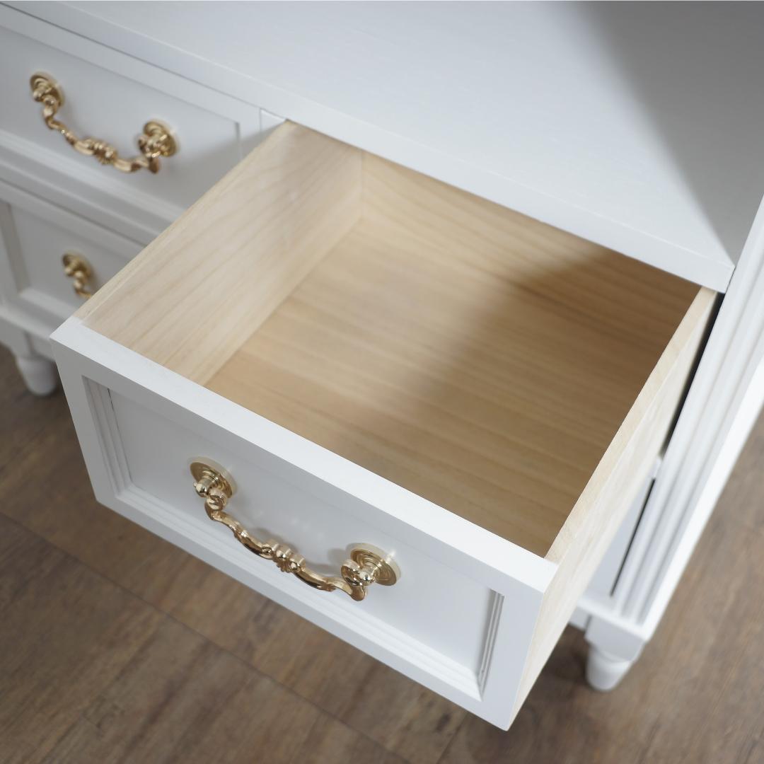 【新品・未使用】　キャビネット　アンティーク金取っ手　 収納　チェスト