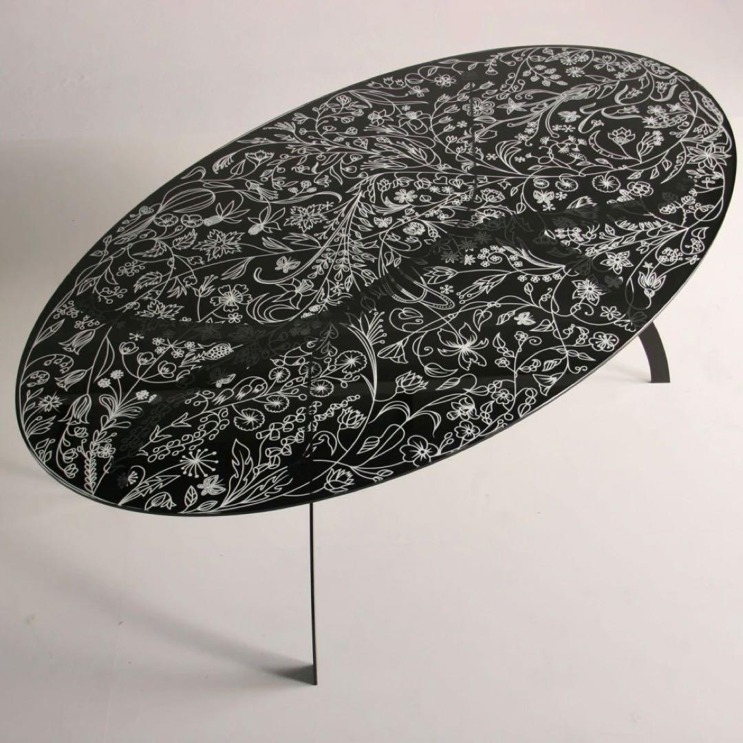 トード・ボーンチェ 「GLASS OVAL TABLE」　moroso社