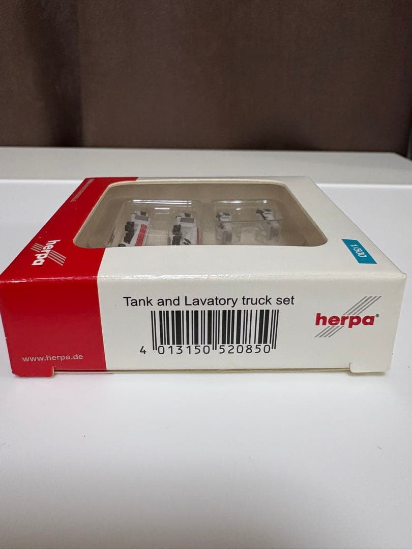 空港アクセサリー ESSO給油トラック2台＆ラバトリーサービスカー2台 セット