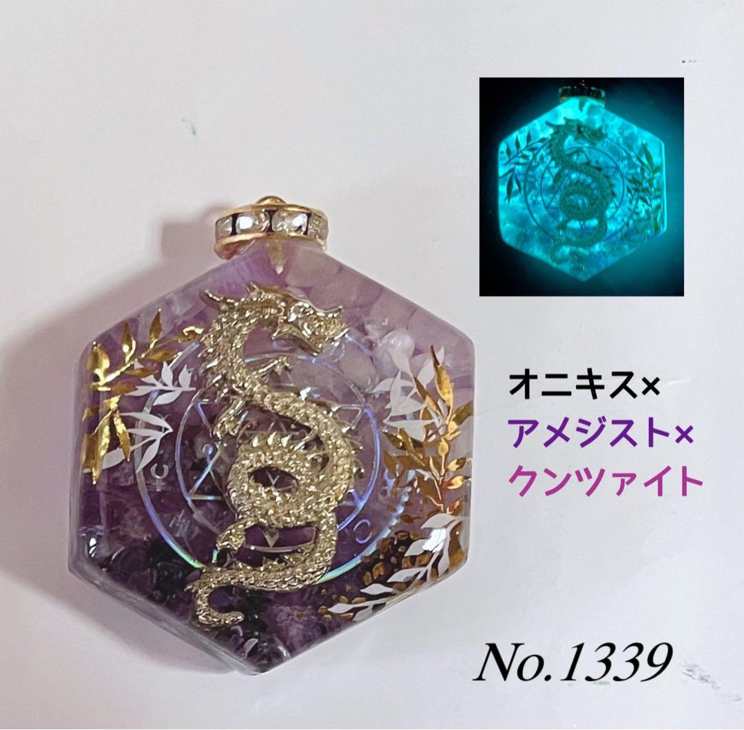 すず☆らん/レジン/三日月の親子猫　秋桜　蓄光　オルゴナイトキーホルダー