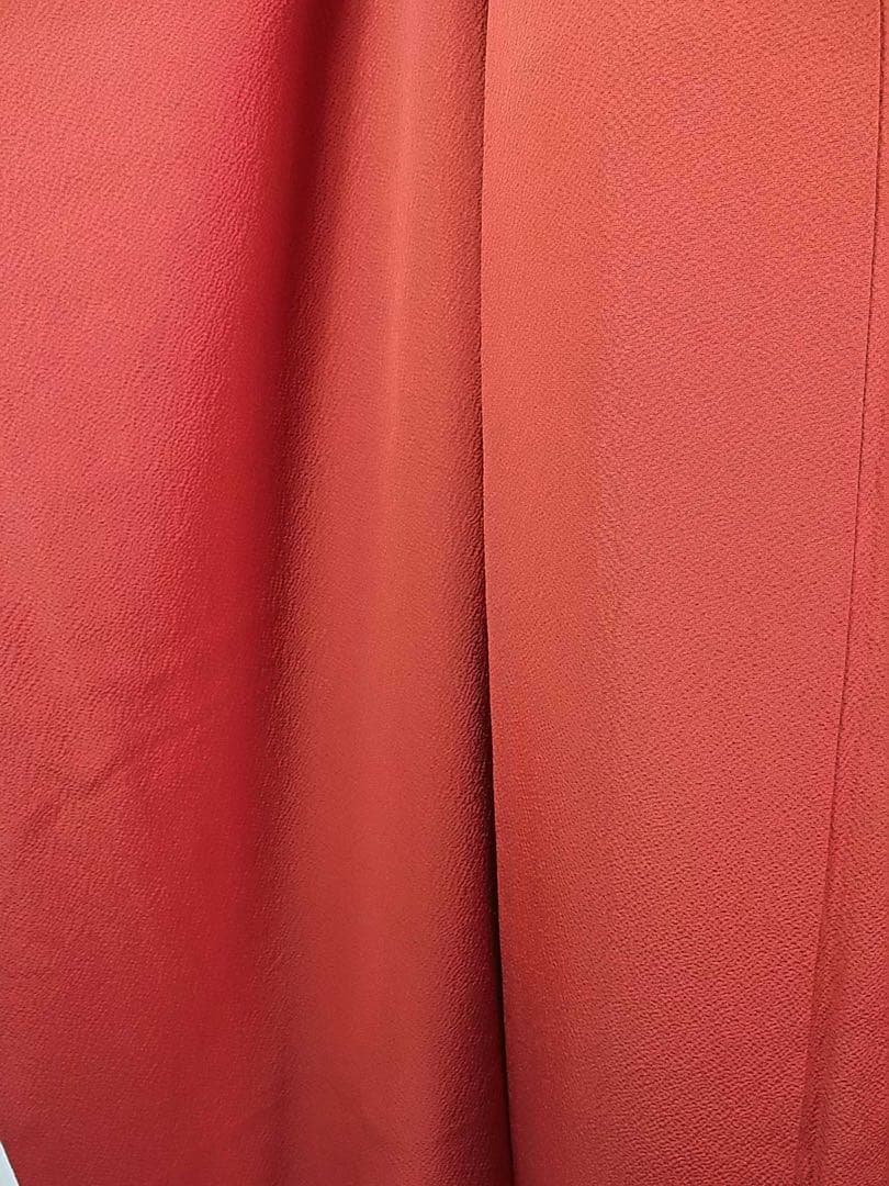 美品　振袖　色無地　シンプルな縮緬　着物　正絹　やや淡い赤色