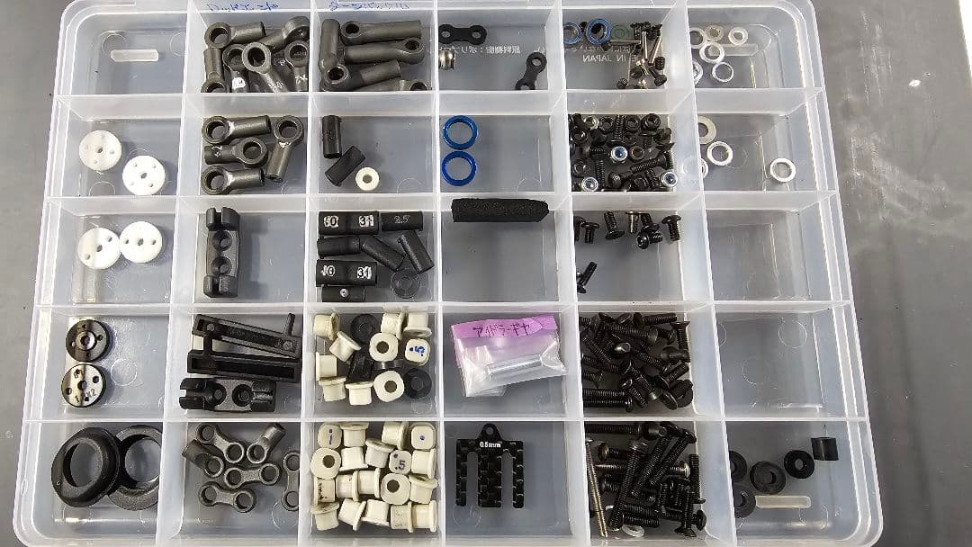 ASSOCIATED RC10 B7を2台(フルオプション)と大量スペアパーツ付