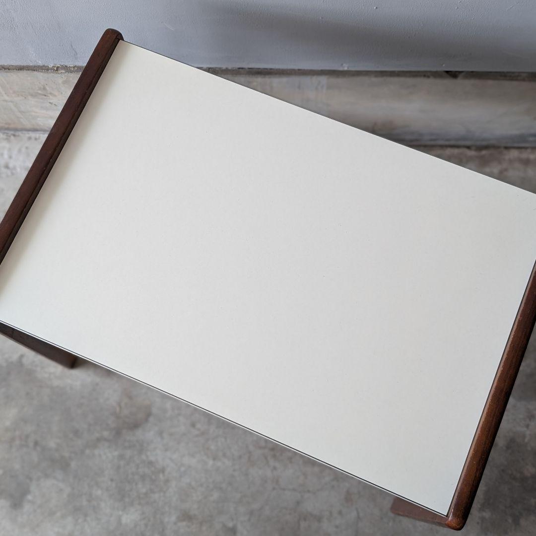 【古家具】カリモク 白い天板 ウォルナット色のカフェテーブルB　サイドテーブル