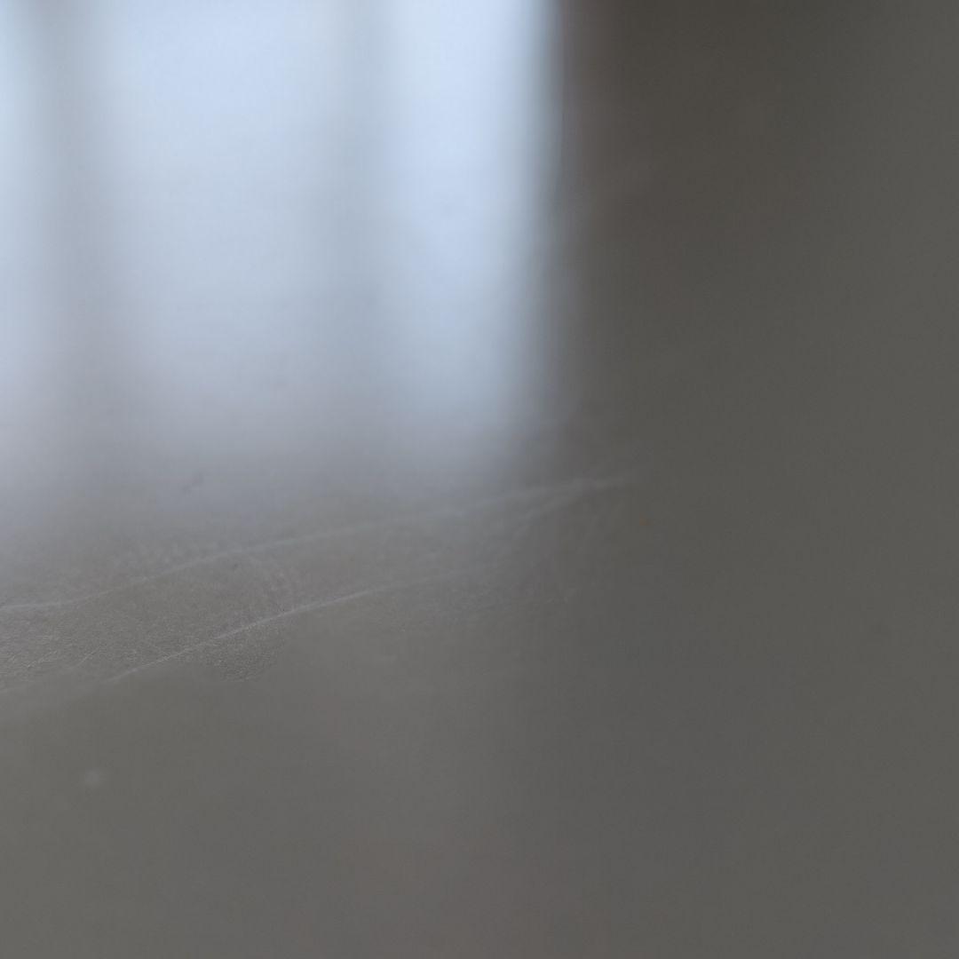 【古家具】カリモク 白い天板 ウォルナット色のカフェテーブルB　サイドテーブル