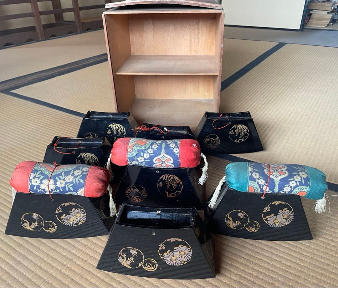 漆　枕台8点　枕箱　セット　骨董品　華やかな蒔絵
