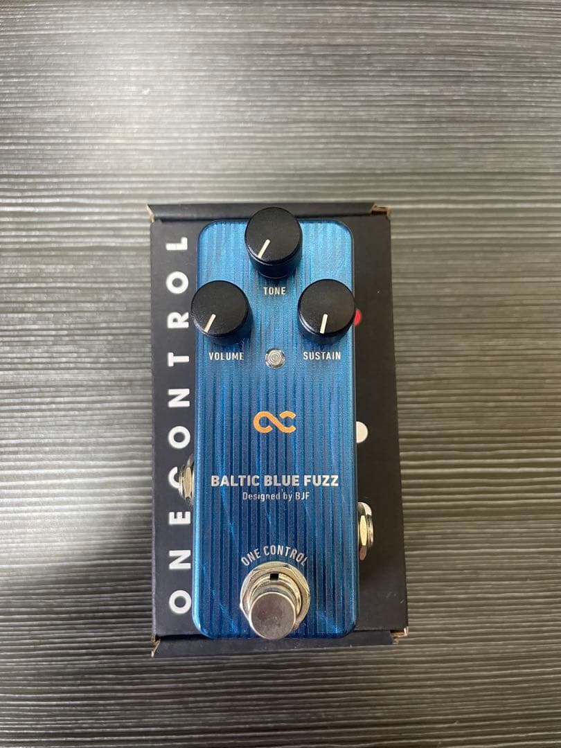 One Control BALTIC BLUE FUZZ 箱あり