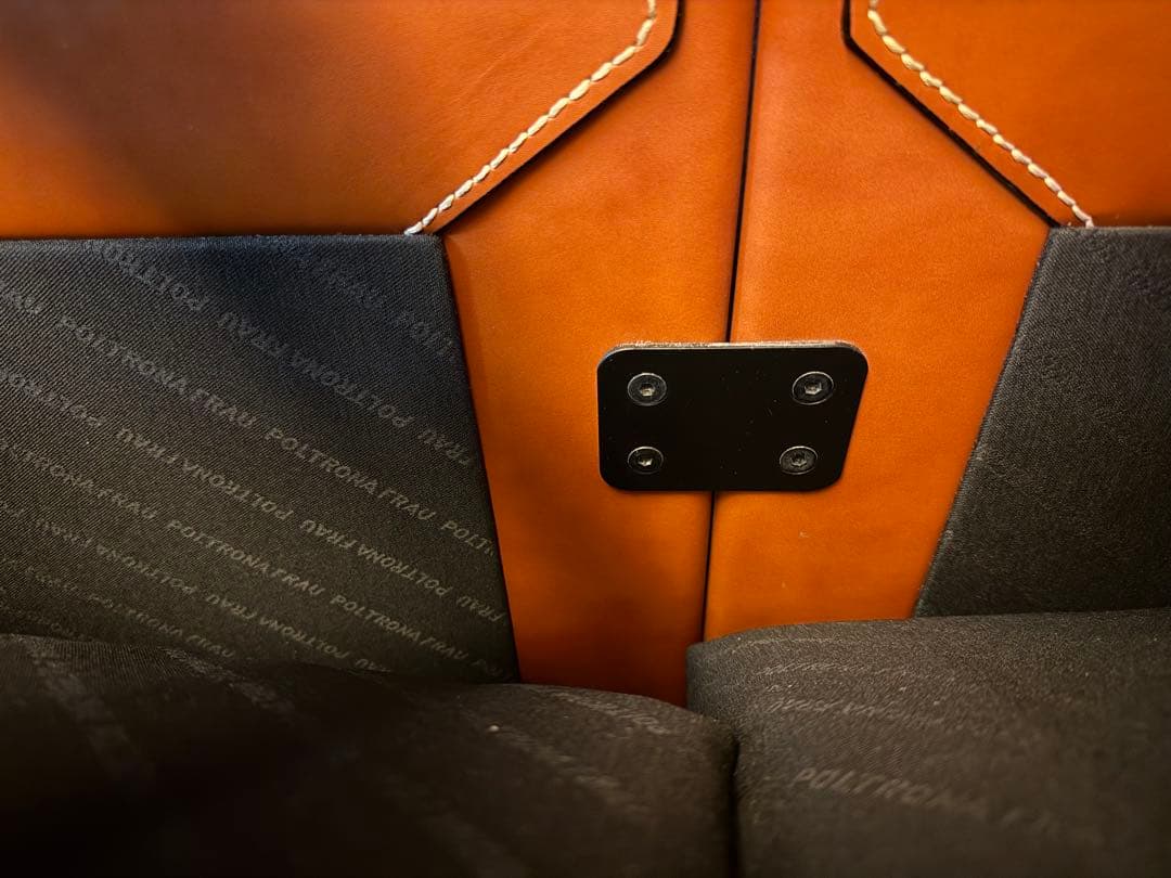 ポルトローナフラウ　クッション5個付き