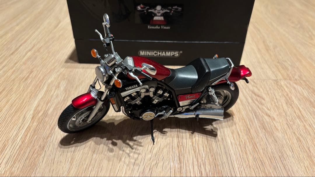 Yamaha VMAX 1/12 スケールモデル MINICHAMPS