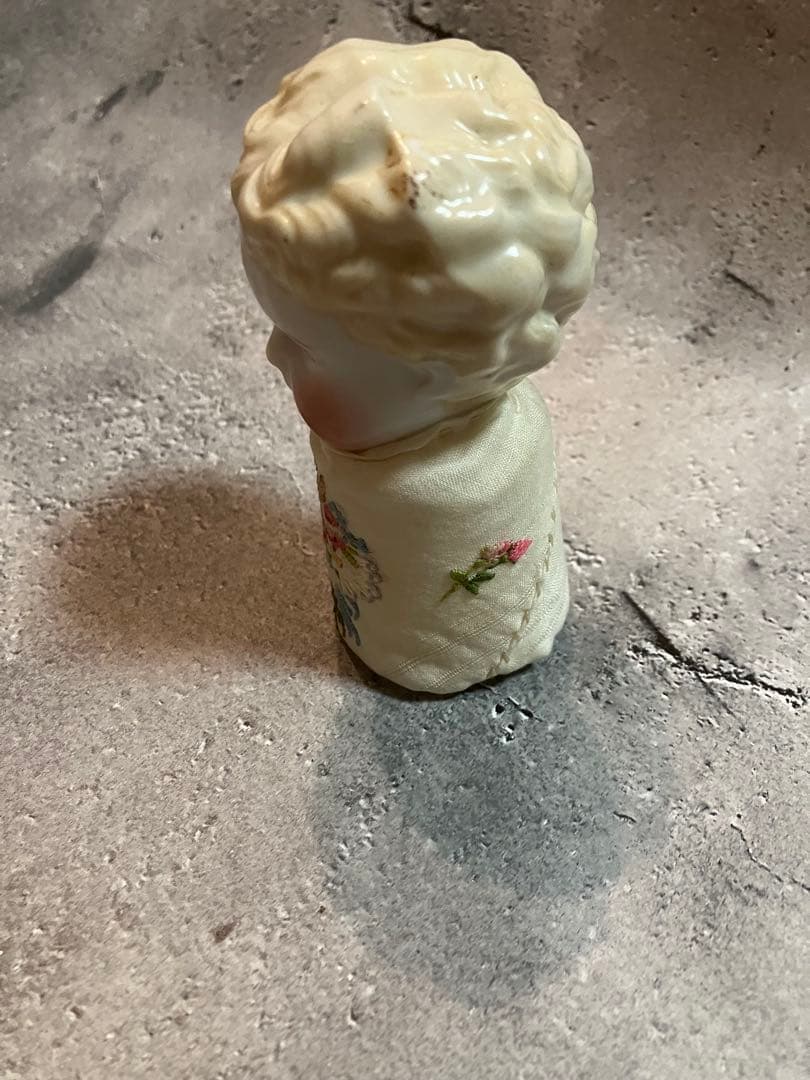 ドイツ　アンティーク　チャイナヘッドドール　希少なハンドメイド刺繍アレンジ