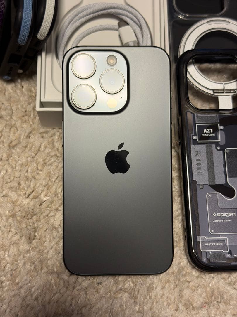 【美品】iPhone15 Pro ブラックチタニウムSIM フリー256G