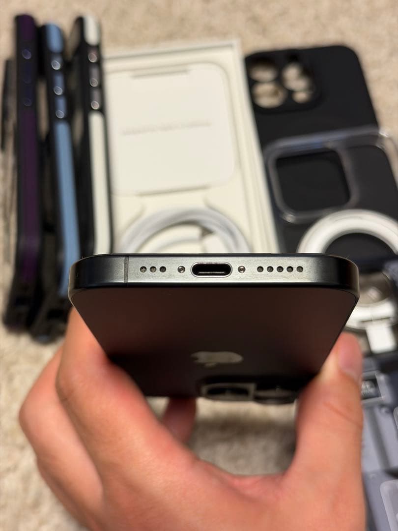 【美品】iPhone15 Pro ブラックチタニウムSIM フリー256G