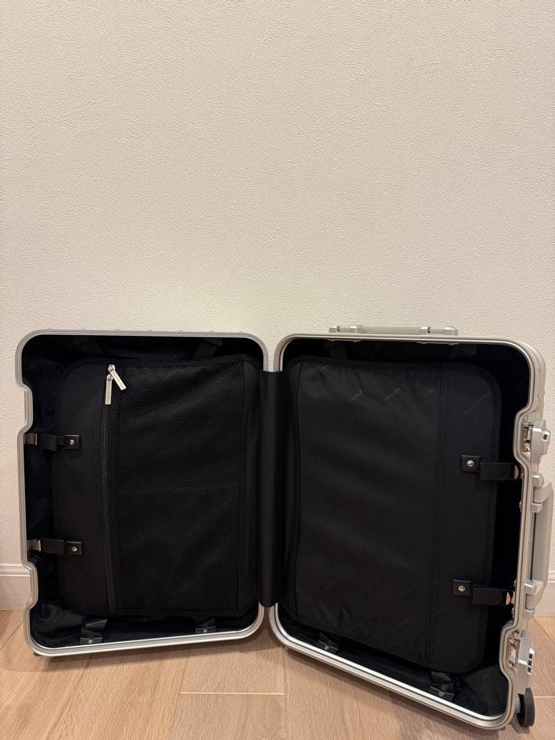 メルセデスベンツ アルミスーツケース　機内持込み　32L