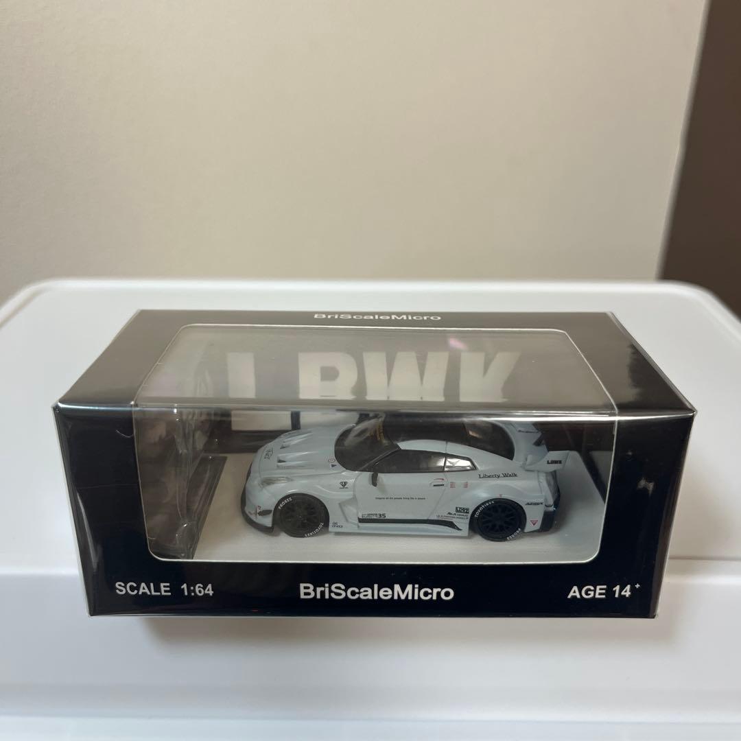 リバティウォーク　ミニカー　 GT-R 1/64 LBWK