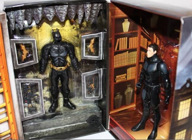 ダークナイト　ブルース to バットマン　フィギュア　新品