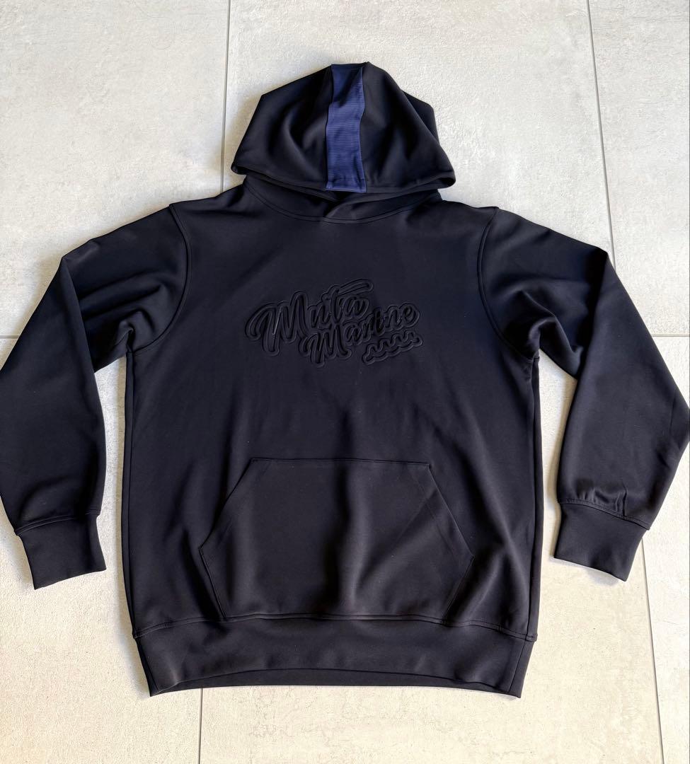 【新品】mutaMARINE エンボススムースダンボールプルパーカー　ネイビーＬ