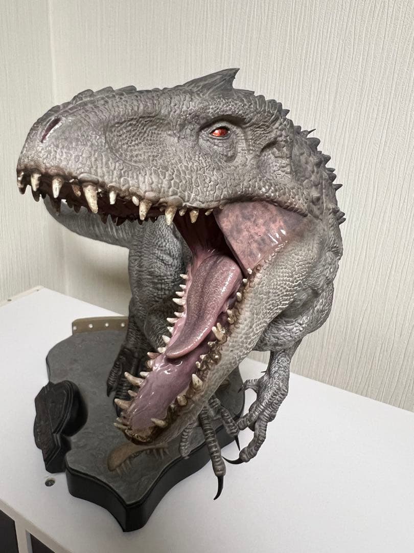 インドミナスレックス　スタチュー