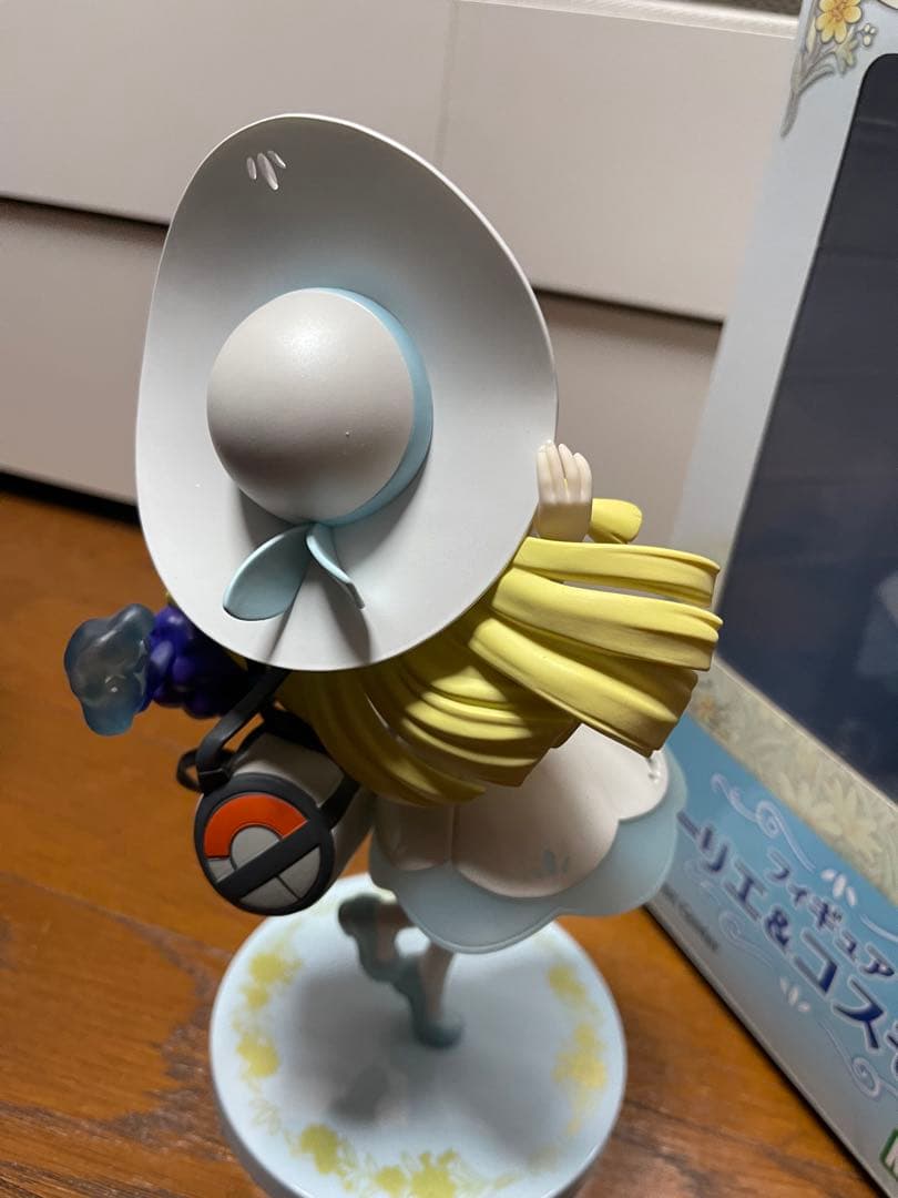 リーリエ&コスモッグ フィギュア　コトブキヤ