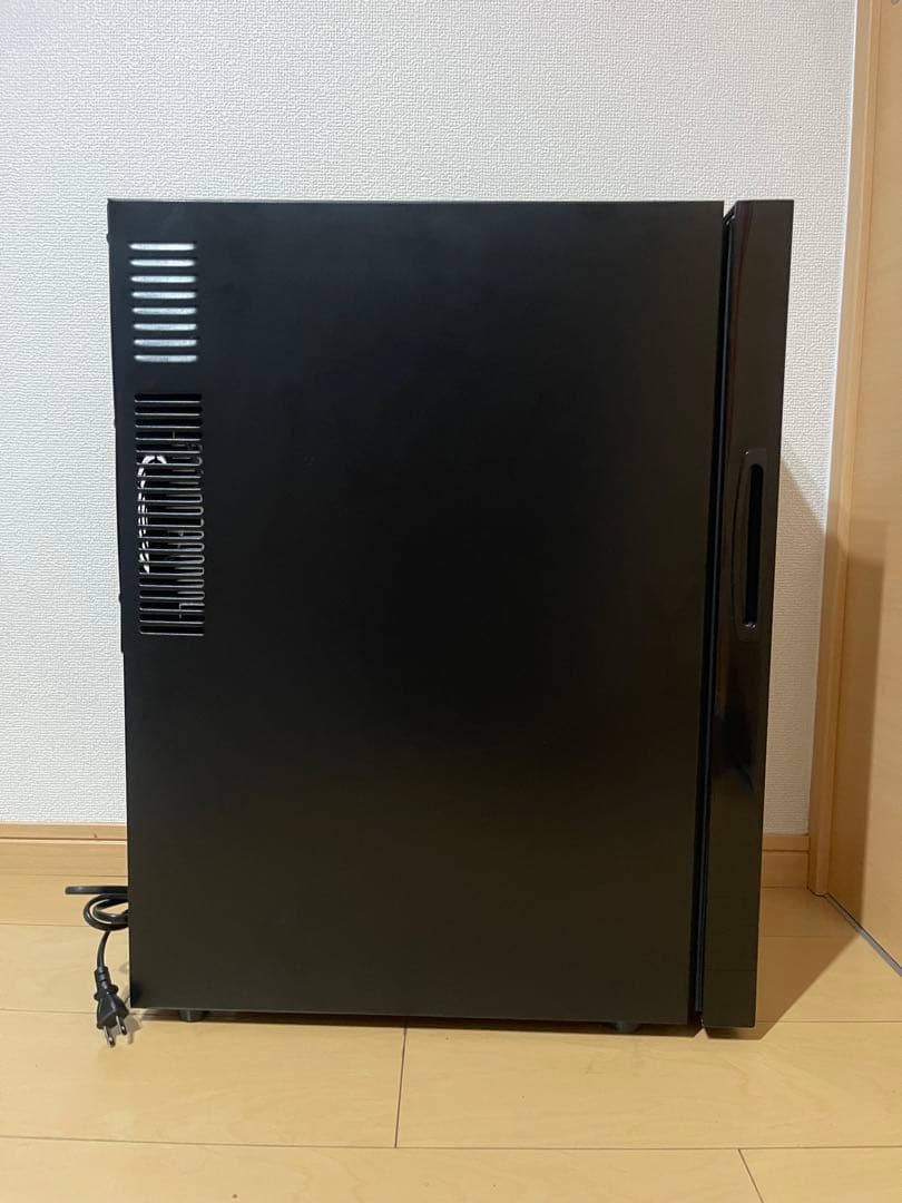 【美品】ワインセラー おしゃれ 12本収納 ガラス扉 8〜18℃設定 黒